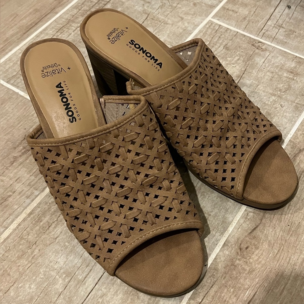 Sonoma open toe wedges with cross cross pattern